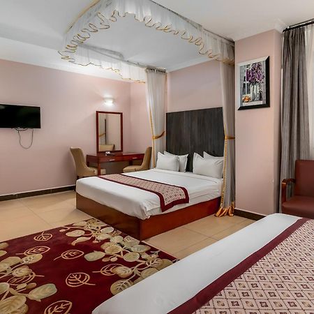Russell Hotel Kampala Luaran gambar