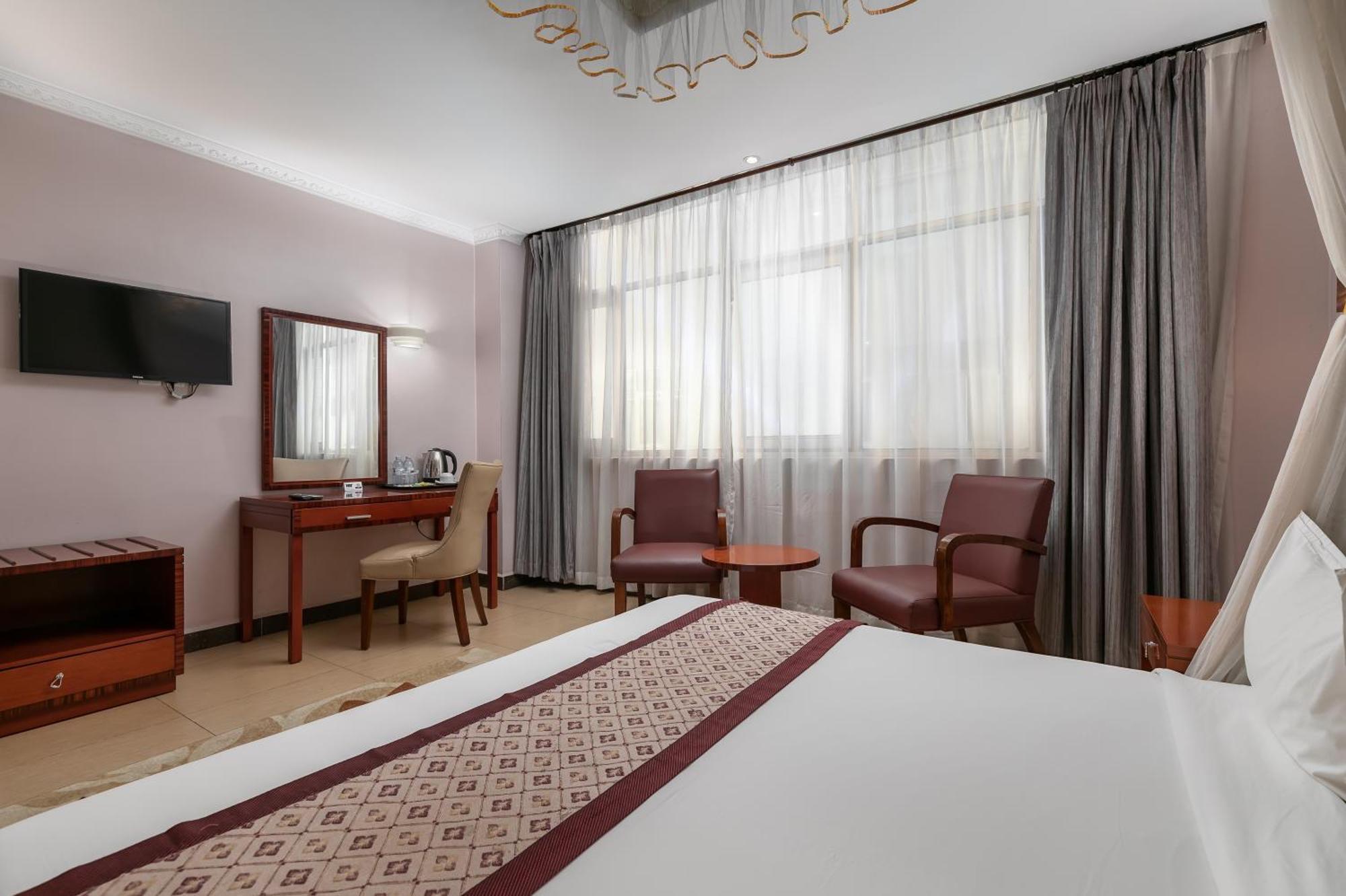 Russell Hotel Kampala Luaran gambar