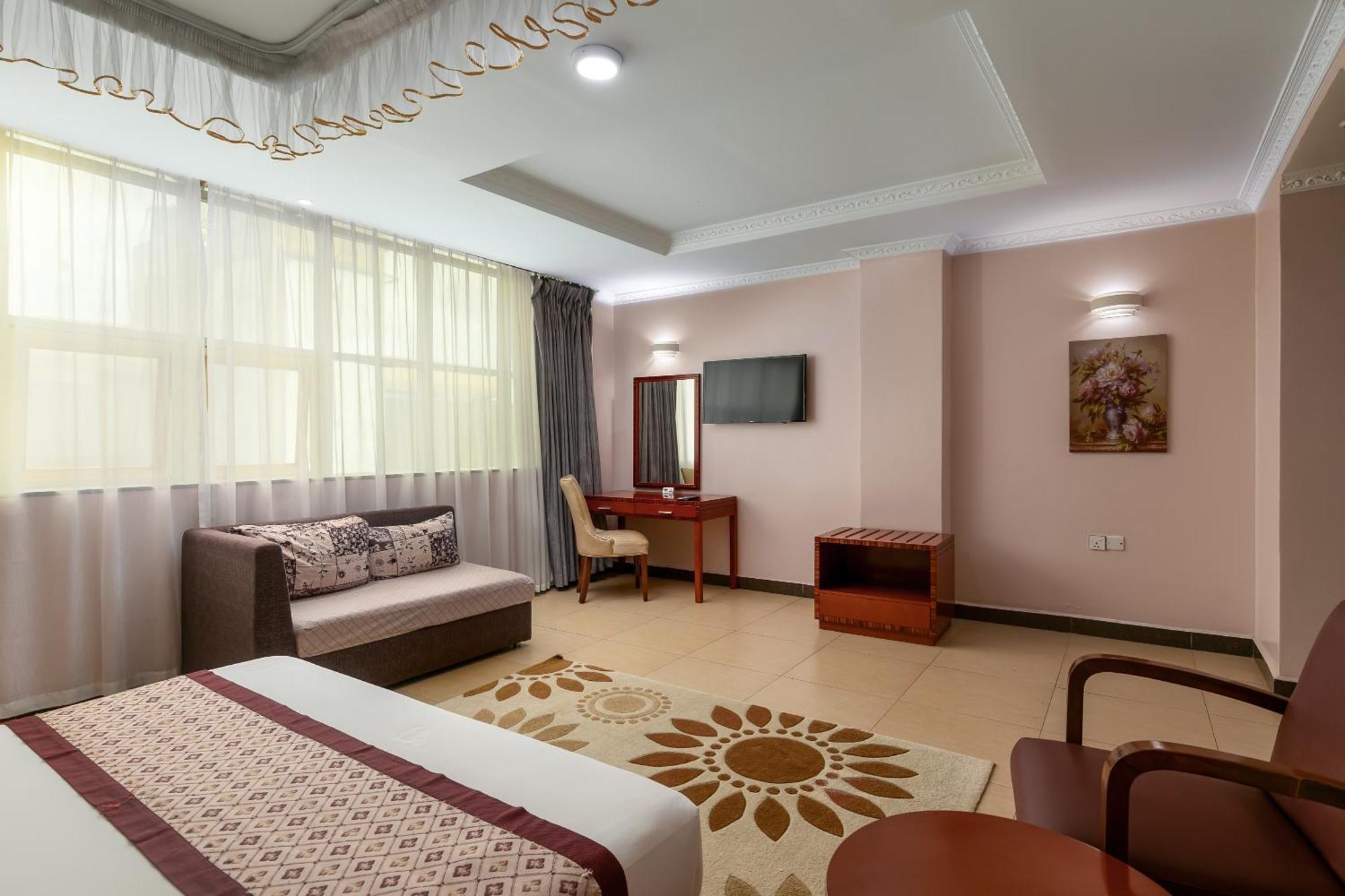 Russell Hotel Kampala Luaran gambar