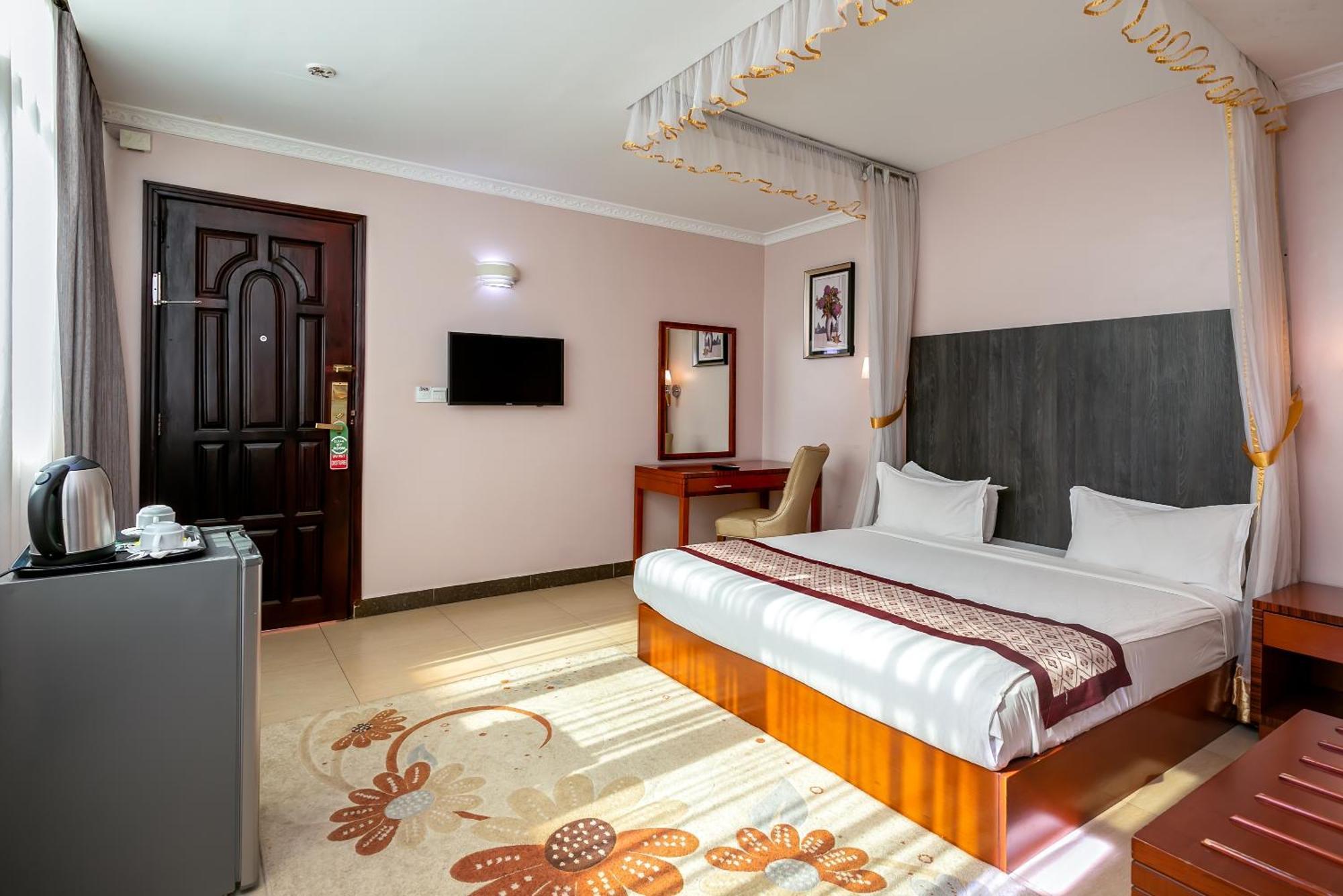 Russell Hotel Kampala Luaran gambar