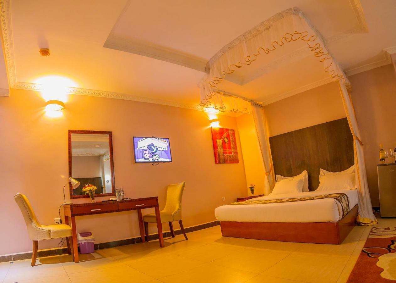Russell Hotel Kampala Luaran gambar